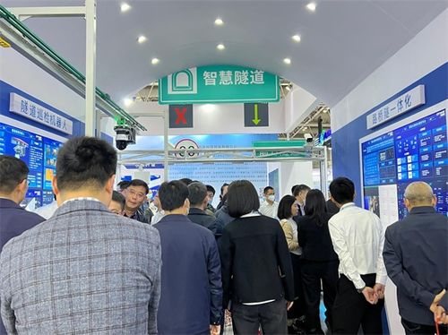 展會(huì)現(xiàn)場丨共赴一場思想與技術(shù)的交通盛宴，榮獲年度最佳產(chǎn)品獎(jiǎng)